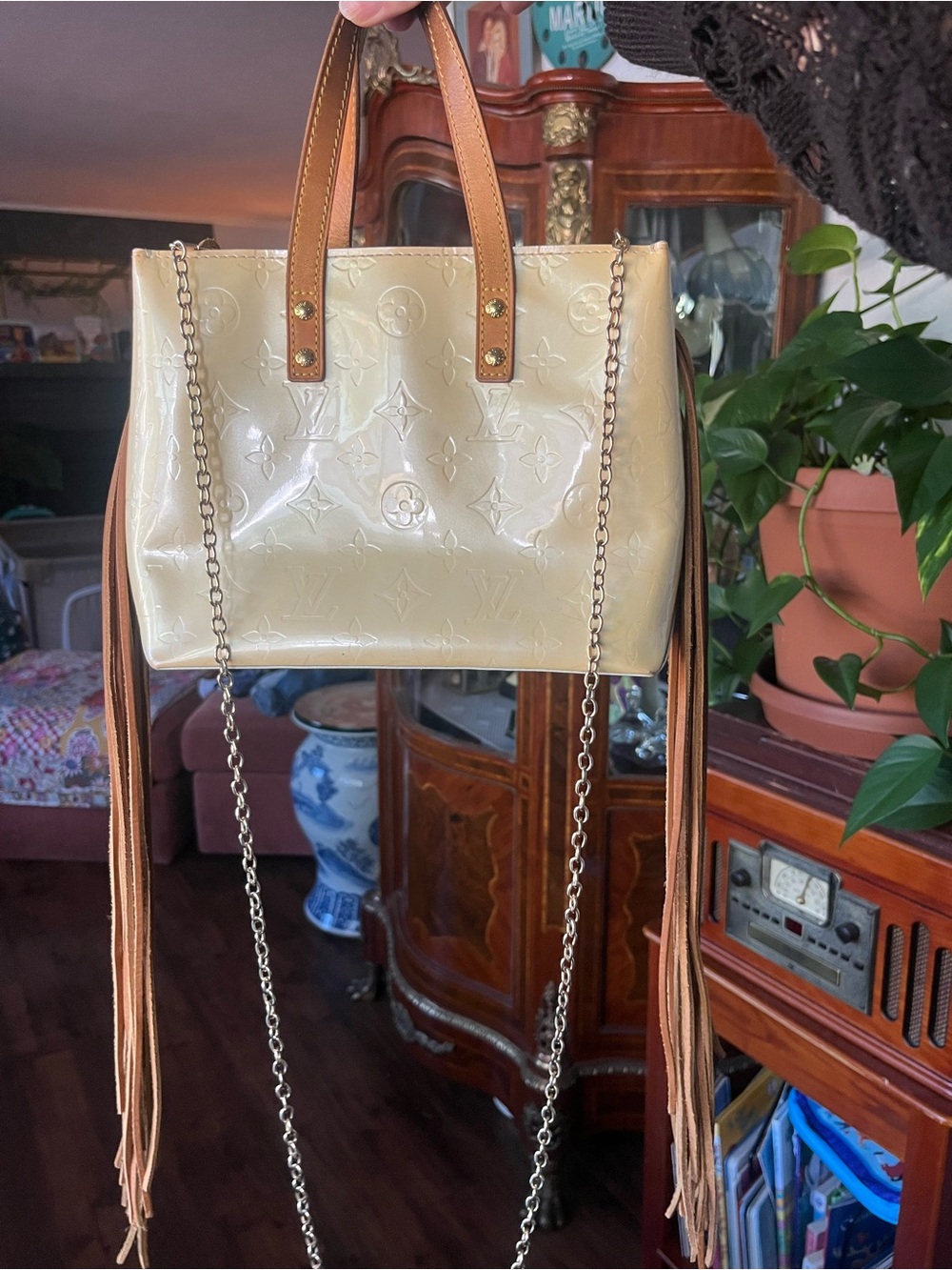 Louis Vuitton Paris Perle Monogram Vernis Reade PM Tote